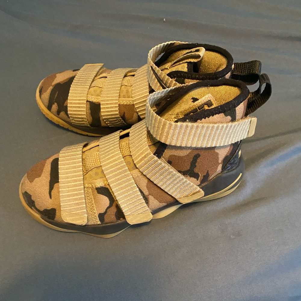 Football training shoes